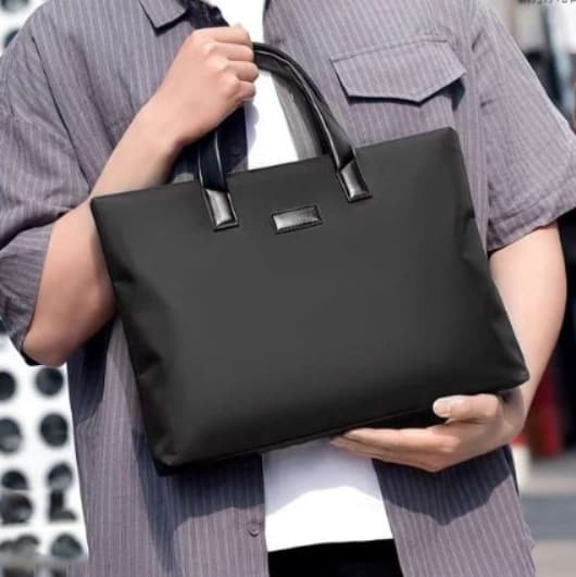 黒 バッグ 高級感溢れる黒色パソコン収納トートバッグ