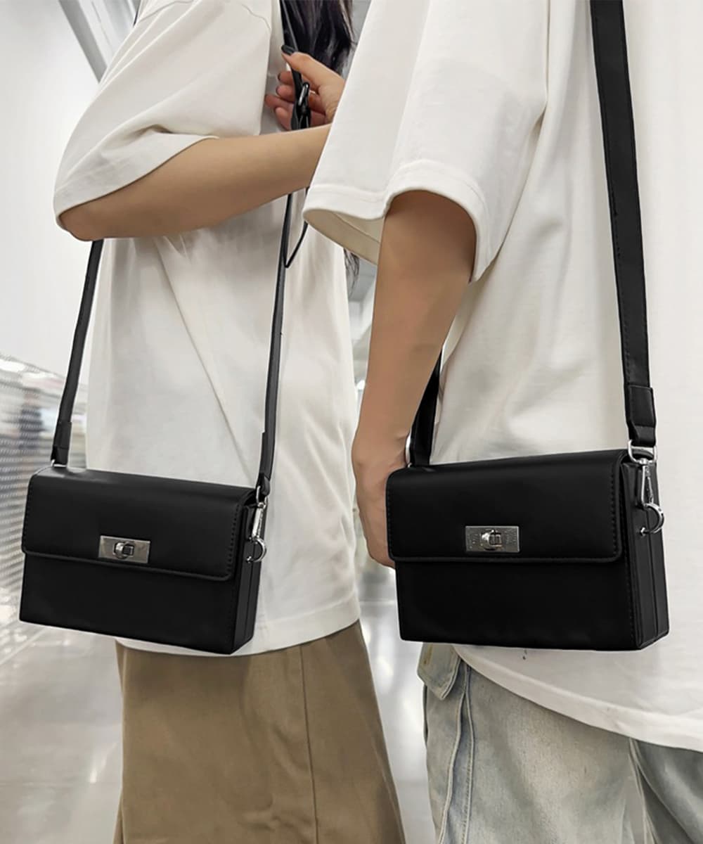 黒 バッグ 黒色スクエアショルダーバッグ斜めがけ鞄