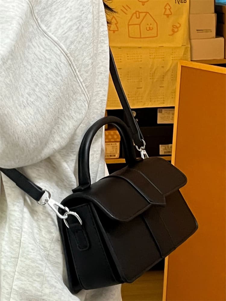 黒 バッグ 上品な黒い小型ハンドバッグ シンプルデザイン