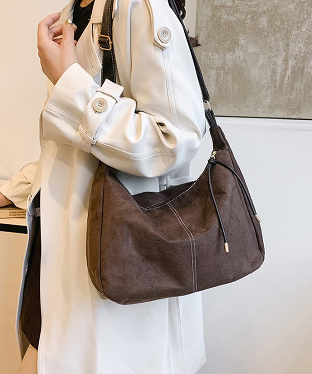 黒 バッグ 女性用斜めがけショルダーバッグ上品軽量