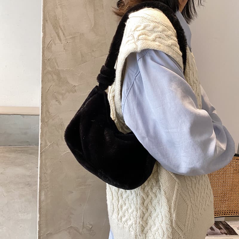 黒 バッグ レディース ふわふわ 黒 ショルダーバッグ 肩掛け