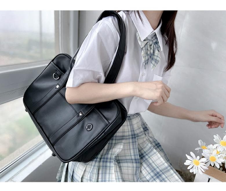 黒 バッグ 通学用黒バッグ イヤホン穴付き スクールバッグ 中高生向け