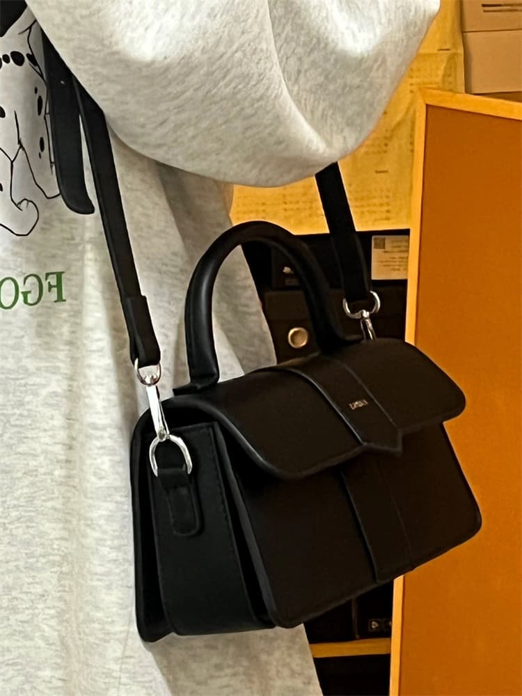 黒 バッグ 上品な黒い小型ハンドバッグ シンプルデザイン