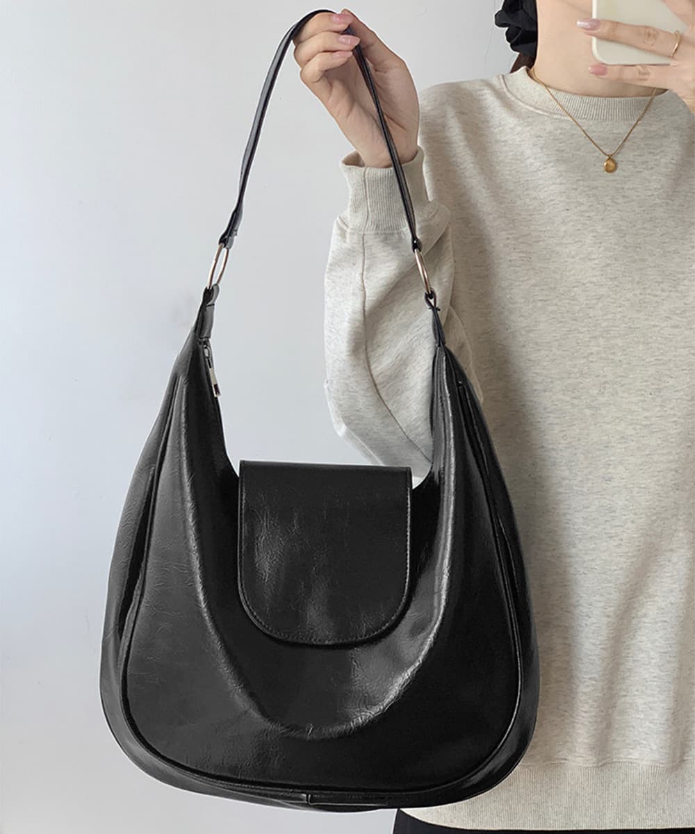 黒 バッグ 黒合皮フラップ肩掛けバッグ大容量レディース