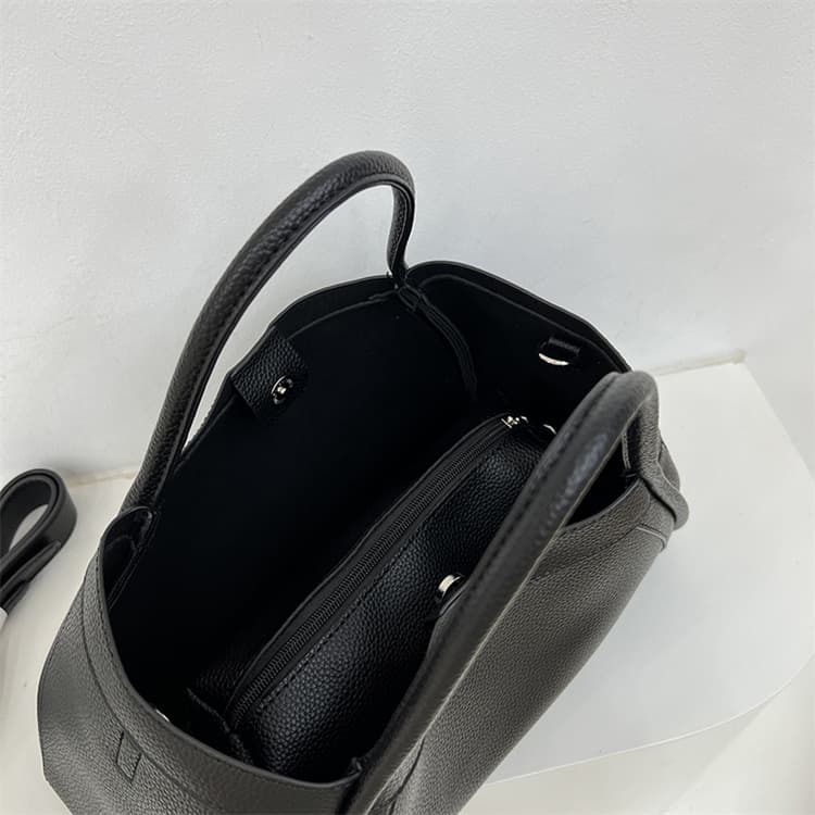 黒 バッグ シンプル通勤ハンドバッグ黒レザー調斜めがけ対応