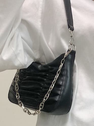 黒 バッグ 黒レザー調チェーン付きショルダーバッグ 