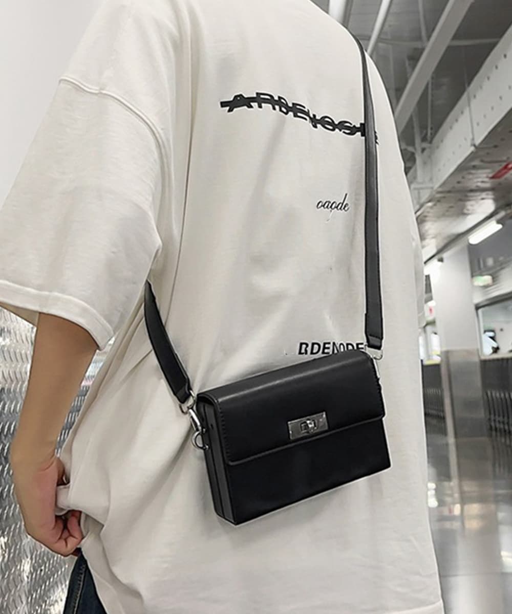 黒 バッグ 黒色スクエアショルダーバッグ斜めがけ鞄