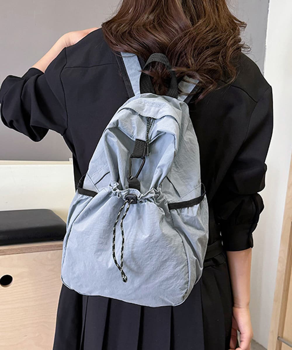 黒 バッグ 黒ドロストポケット付き軽量リュック