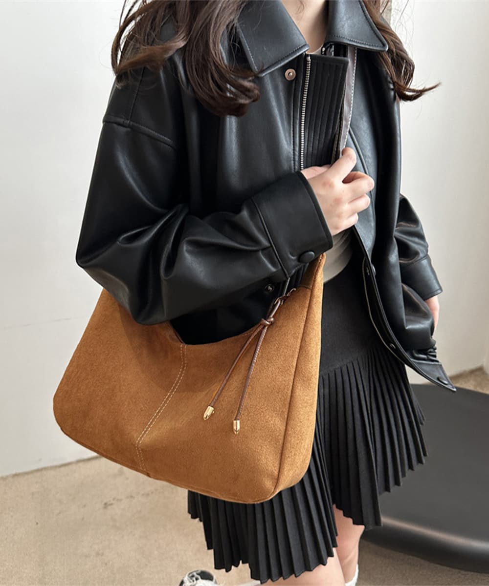 黒 バッグ 女性用斜めがけショルダーバッグ上品軽量