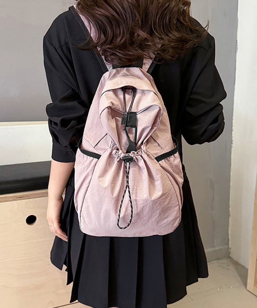 黒 バッグ 黒ドロストポケット付き軽量リュック