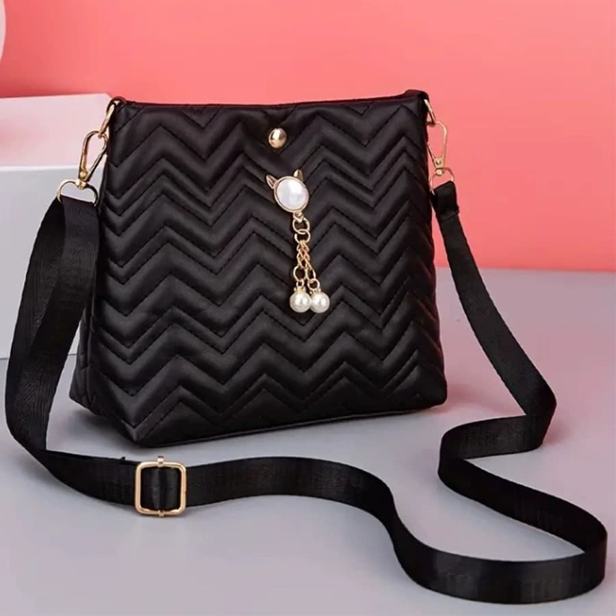 黒 バッグ 黒ショルダーバッグ女性用キルティング上品