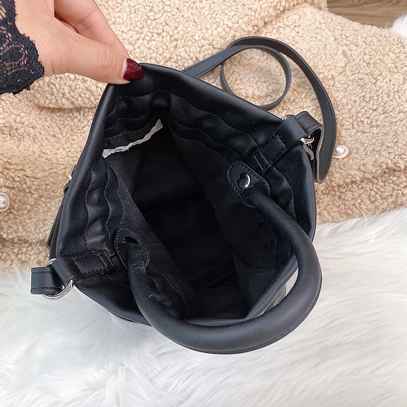 黒 バッグ 女性用巾着型ショルダーバッグ 上品小物入れ鞄