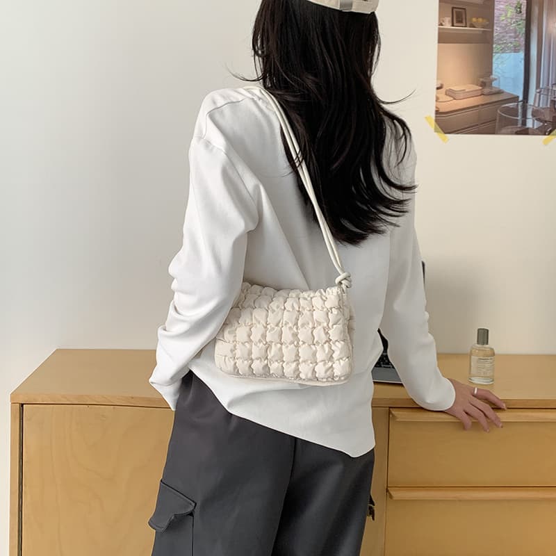 黒 バッグ 女性用もこもこキルティング小型肩掛け鞄