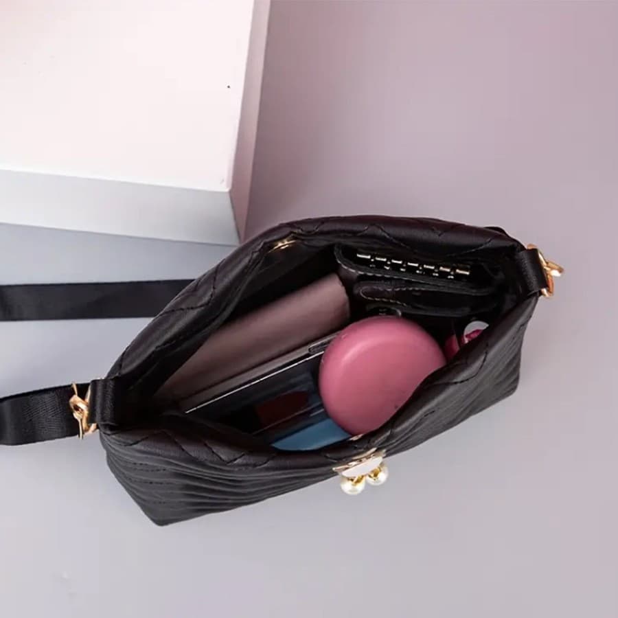 黒 バッグ 黒ショルダーバッグ女性用キルティング上品