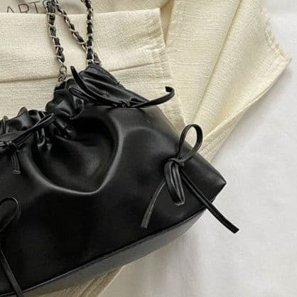 黒 バッグ 黒巾着型女性用チェーンショルダー