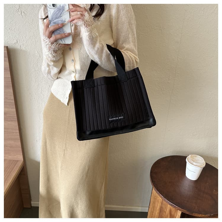 黒 バッグ 2024年新作 女性用プリーツハンドバッグ 黒 軽量