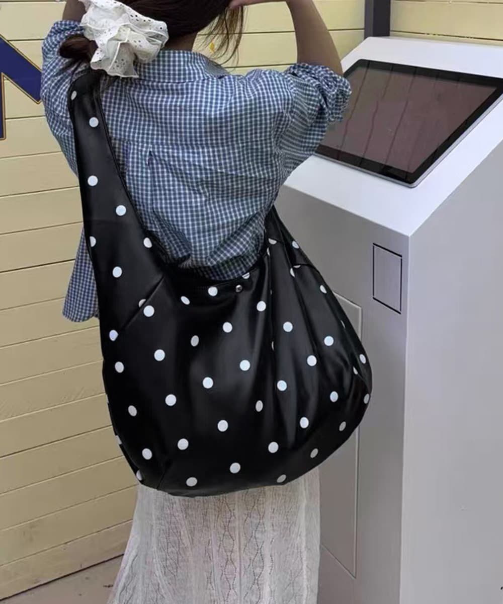 黒 バッグ 黒 水玉柄 三日月型ショルダーバッグ 大容量