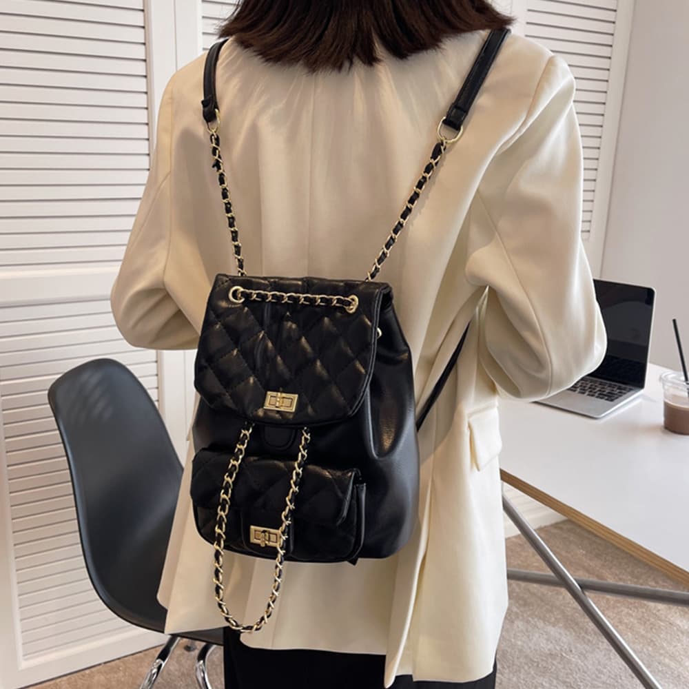 黒 バッグ キルティング巾着型二way黒リュック