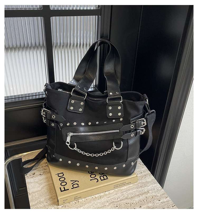黒 バッグ 黒革調ストライプ柄個性派ハンドバッグ